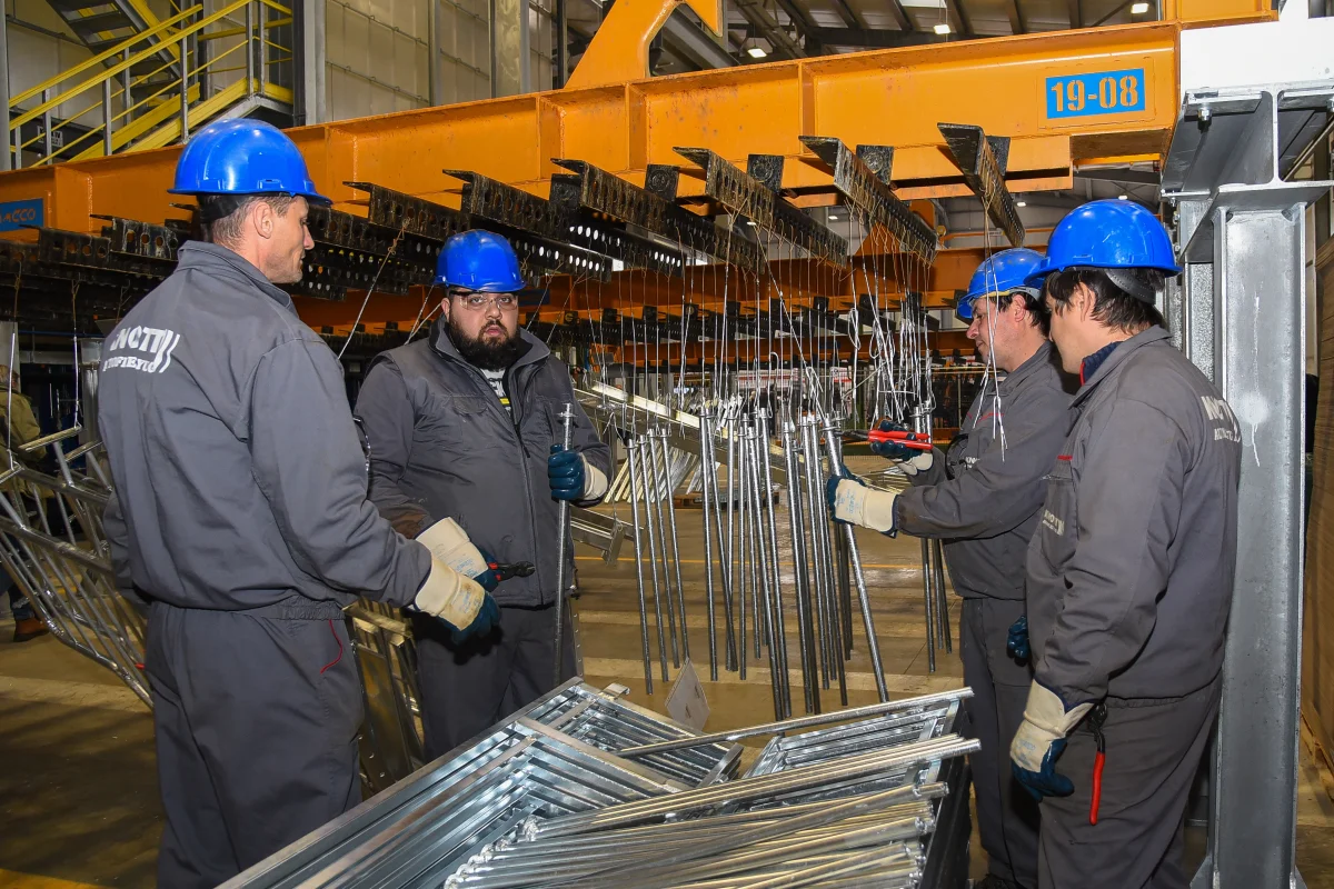 Hot-Dip Galvanizing vs. Painted Steel Grating: Which Lasts Longer?