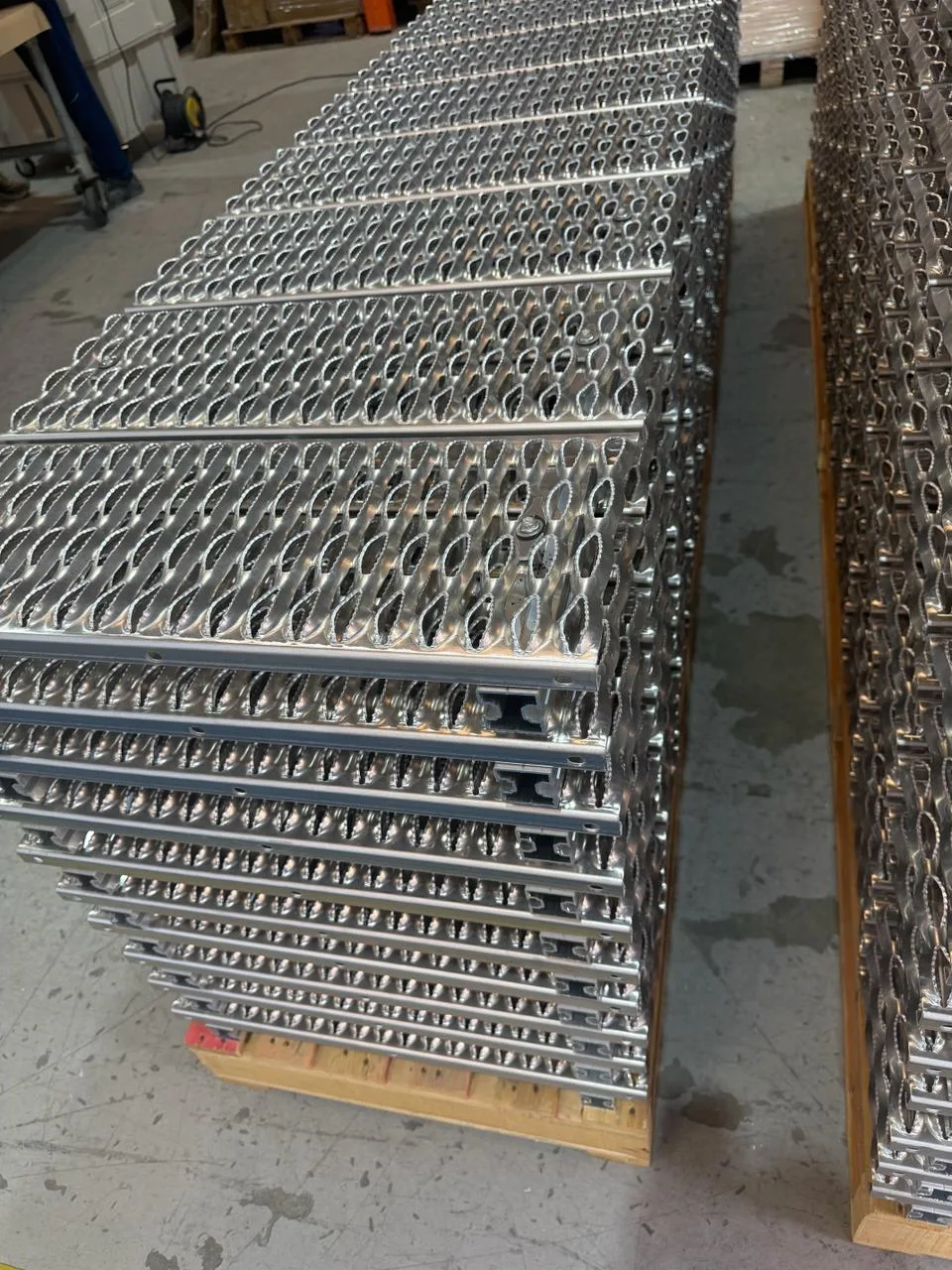 Welded Bar Grating — W-19-4